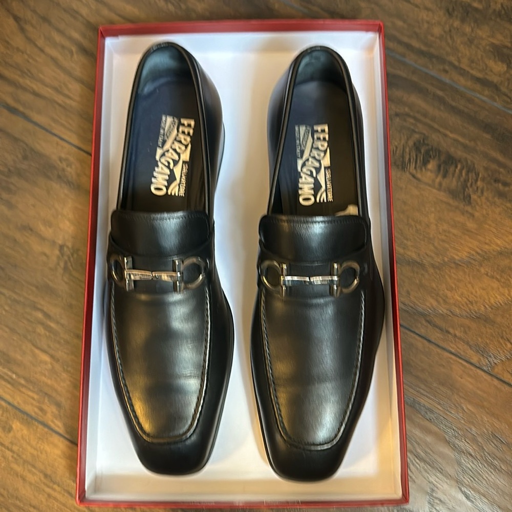 Like New! Salvatore Ferragamo Black Slip-on Calfskin LoaferSize 8.5 D